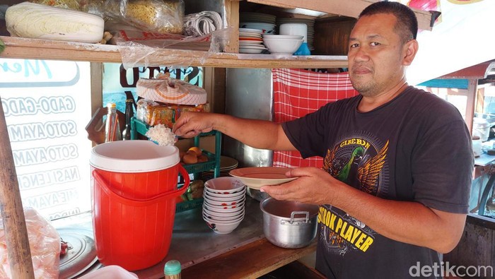 Muan, penjual nasi lengko di Cirebon