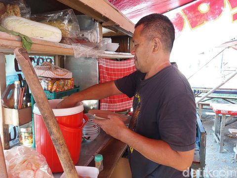 Muan, penjual nasi lengko di Cirebon