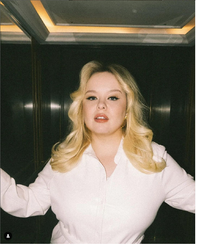 Nicola menambahkan saat melakukan adegan intim di Bridgerton 3, dia merasa sangat cantik. “Saat aku berusia 80 tahun, aku ingin melihat kembali ini dan mengingat betapa luar biasanya aku terlihat! ucapnya. Foto: Dok. Netflix