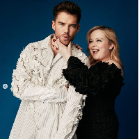 Dalam wawancara dengan majalah Stylist, aktris 37 tahun itu mengatakan dia meminta pada pembuat serial Bridgerton 3 untuk membuat lebih banyak adegan seks dengan Luke Newton. Menurutnya itulah cara untuk melawan mereka yang melakukan bodyshaming. Foto: Dok. Netflix