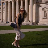 Dikatakan Olga yang berubah menjadi Sofia, Natasha, April, hingga Stacy dalam berbagai video yang menampilkannya berbahasa Mandarin. Beberapa menggunakannya untuk berjualan produk tapi ada juga yang dipakai mempromosikan Rusia. Padahal ia berasal dari Ukraina. Foto: Instagram Olga Loiek