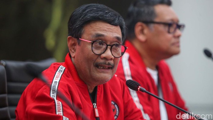 PDIP akan gelar Rakernas 24-26 Mei mendatang. Menurut Djarot Syaiful Hidayat, Presiden Jokowi dan Wapres Maruf Amin tidak diundang karena sedang sibuk.