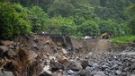 Penampakan Jalan Nasional Porak-poranda Imbas Banjir Bandang di Sumbar