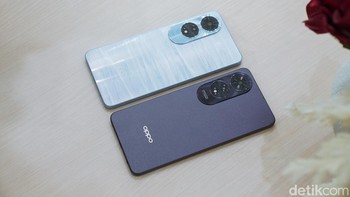 Smartphone ini akan mempunyai dua varian warna yaitu Ripple Blue dan Midnight Purple. Foto: Mohammad Frizki Pratama