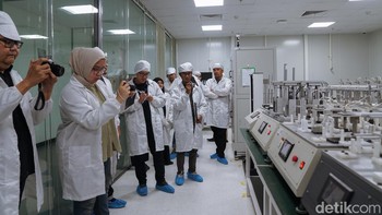 Dalam uji banting yang dilakukan, terdapat dua jenis varian yaitu uji banting 10 cm dengan uji banting 1 meter.  Foto: Mohammad Frizki Pratama