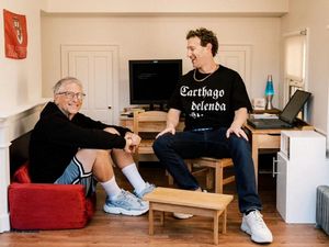 Gaya Bill Gates Pakai Hartanya yang Capai Rp 2.591 T