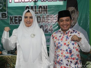 Fadia Arafiq Kembalikan Formulir Penjaringan Pilkada Pekalongan ke 2 Parpol