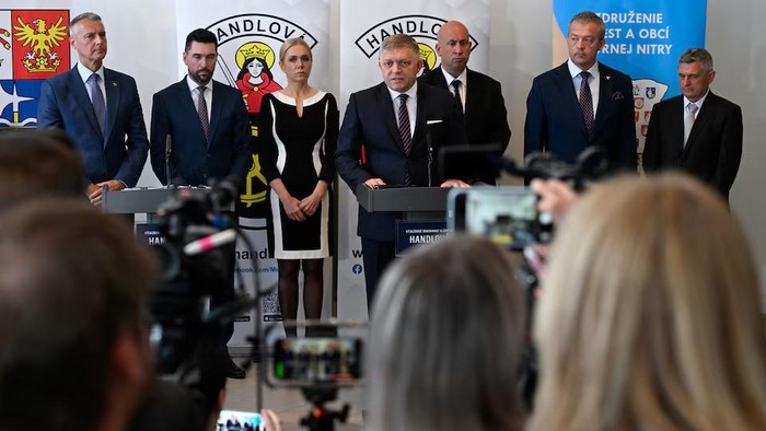 PM Slovakia Kini Stabil di RS Usai Sempat Kritis Akibat Ditembak