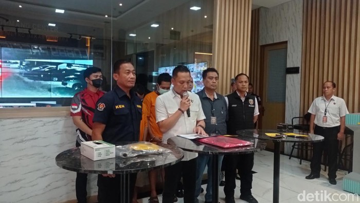 Pelaku Pencurian Ban Mobil yang Sempat Viral di Parkir Mal Jakarta Pusat Berhasil Dibekuk!