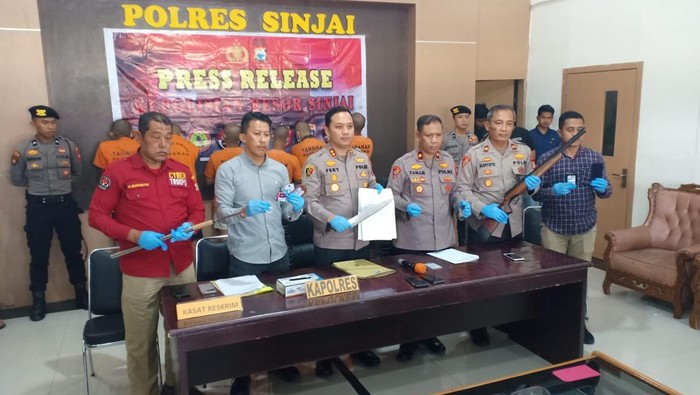 Polres Sinjai mengungkap kasus pemerasan yang dilakukan debt collector.
