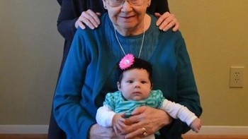 Foto 5 generasi yang rukun. Foto: boredpanda