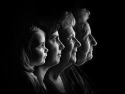 Potret Keluarga Beda Generasi Bikin Iri dan Menyentuh Hati