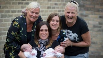 3 generasi keluarga yang kembar semua. Foto: boredpanda