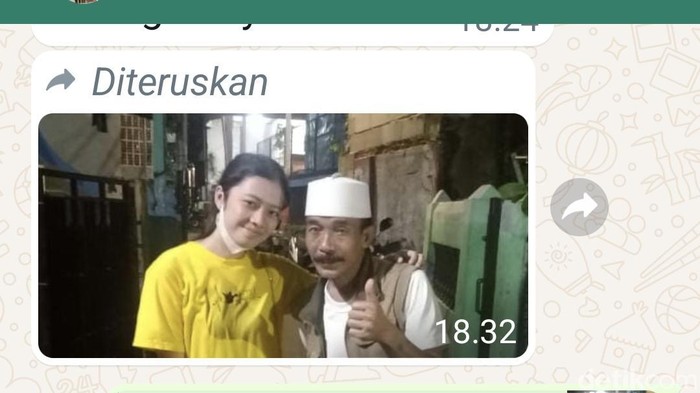 Potret Nurlela (berbaju kuning)