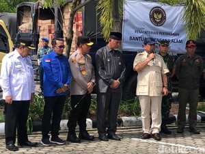 Prabowo Tiba di Sumbar Usai dari Qatar, Salurkan Bantuan Korban Banjir Bandang