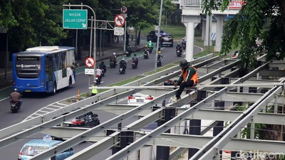 Melihat Progres Revitalisasi Halte TransJakarta Benhil