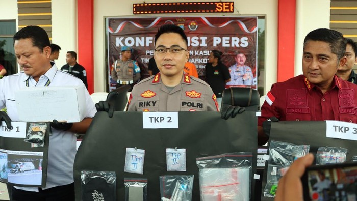 Satresnarkoba Polres Bintan mengamankan seorang pengedar narkoba.