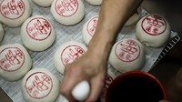 Festival ini menarik sekitar 70 ribu orang mengunjungi pulau kecil Cheung Chau, yang letaknya sekitar enam mil dari Hong Kong.  