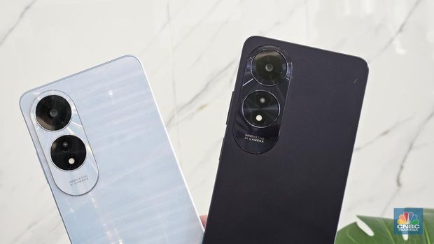 Setelah memulai debut di Vietnam, HP tahan banting Oppo A60 dipastikan bakal rilis di Indonesia besok, Jumat (17/5/2024). (CNBC Indonesia/Intan Rakhmayanti Dewi)