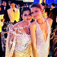 Inilah penampilan Sudha Reddy bersama Zendaya di Met Gala. Sudha telah lama menjadi pendukung Institut Kostum Met dan pemrograman seni India Selatan di museum itu. Foto: dok. Instagram @sudhareddy.official