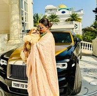 Ia pun memiliki mobil Roll Royce khusus yang dibuat untuknya. Foto: dok. Instagram @sudhareddy.official