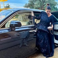 Sudha Reddy menjadi wanita India pertama yang tampil di Met Gala. Sebelumnya dia pernah hadir di Met Gala tahun 2021. “Sungguh tidak menyangka menjadi satu-satunya orang India di Met Gala 2021. Saya tidak bisa mengatakan apakah saya pernah merasa percaya diri, bersemangat, cantik, dan bangga seperti ini sebelumnya,” ungkapnya. Foto: dok. Instagram @sudhareddy.official