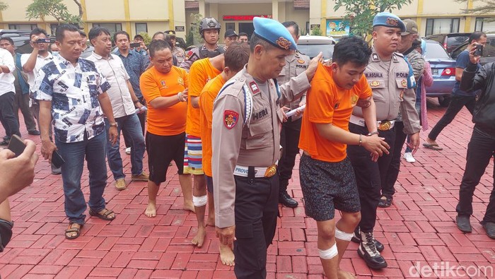 Tampang maling mobil yang membenturkan korban ke tiang listrik di Bogor (Sholihin/detikcom)