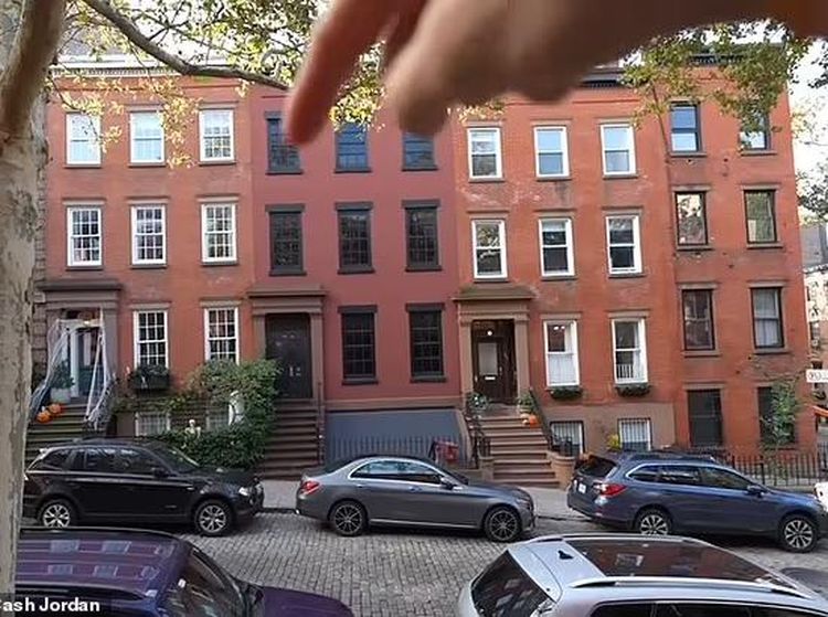 Penampakan Rumah Misterius di New York yang Terhubung Kereta Bawah Tanah
