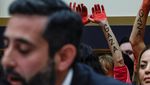 Tangan-tangan Merah Iringi Sidang soal Demo Bela Palestina di Kampus AS
