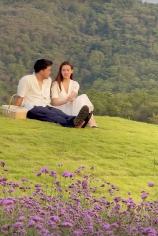 Lewat Instagram stories, Aaliyah membeberkan bagaimana sang kekasih merencanakan lamaran tersebut. Ia mengaku diajak pergi hanya untuk ‘ngopi bareng’. (Foto: Instagram/@thariqhalilintar)