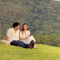 Lewat Instagram stories, Aaliyah membeberkan bagaimana sang kekasih merencanakan lamaran tersebut. Ia mengaku diajak pergi hanya untuk ‘ngopi bareng’. (Foto: Instagram/@thariqhalilintar)