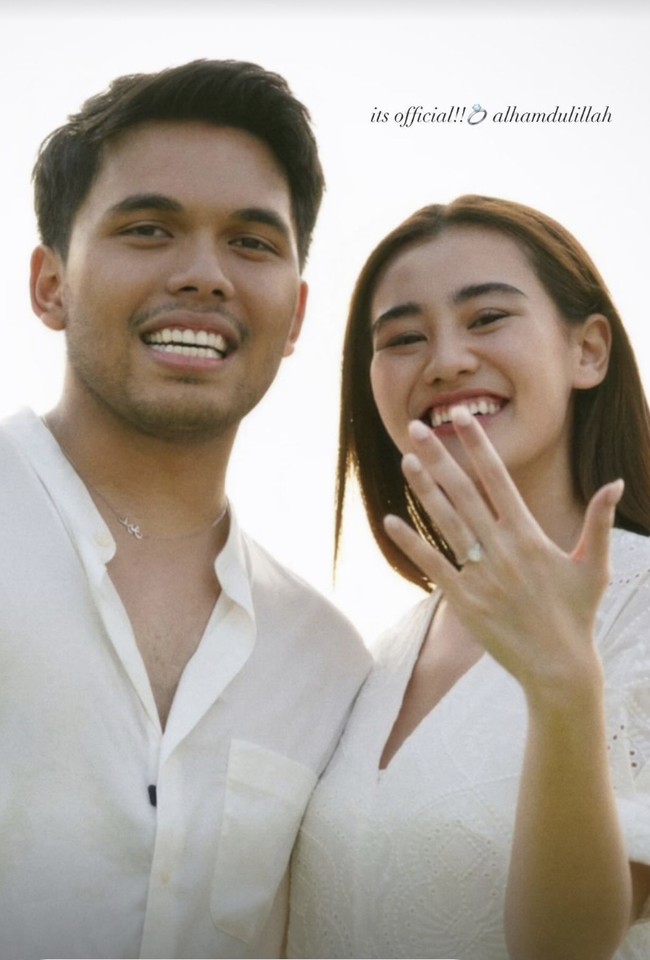 “Sebagai yang mempertemukan kalian, gw ikut senangg!!! selamat ya guyss!!! Semoga lancar-lancar sampai hari H,” tulis El Rumi. Pengantin baru sekaligus sahabat Aaliyah, Mahalini, pun mengucapkan selamat. (Foto: Instagram/@thariqhalilintar)