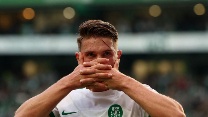 Soccer Football - Primeira Liga - Sporting CP v Portimonense - Estadio Jose Alvalade, Lisbon, Portugal - May 4, 2024 Sporting CPs Viktor Gyokeres celebrates scoring their third goal REUTERS/Pedro Nunes