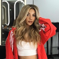 Rambut wanita 21 tahun itu juga tampak diwarnai. “CANTIKK SEKALII KAA,” komentar salah seorang netizen. “Cantikkk nyaaa,” komentar lainnya. Foto: Instagram/@zsazsautari