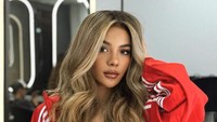 Saat usianya 10 tahun, Zsa Zsa Utari sudah membintangi film Di Bawah Langit. Namanya mulai meroket usai memerankan Si Cemong lewat sinetron Si Cemong. Foto: Instagram/@zsazsautari