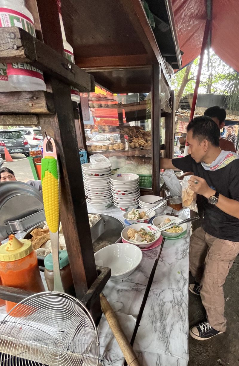 10 Tempat Makan Bakso Gerobakan Enak di Jakarta Selatan, Yuk Mampir!