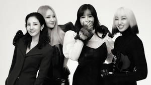Setelah penampilan reuni di Coachella, 2NE1 sepertinya positif bakal kembali menyapa BLACKJACK dengan karya terbaru mereka. Cant wait! Foto: dok. Instagram 2NE1 (CL, Minzy, Dara, Bom)