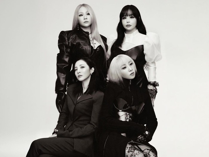 CL, Minzy, Dara, dan Bom dari 2NE1 kumpul merayakan ulang tahun debut mereka yang ke-15.