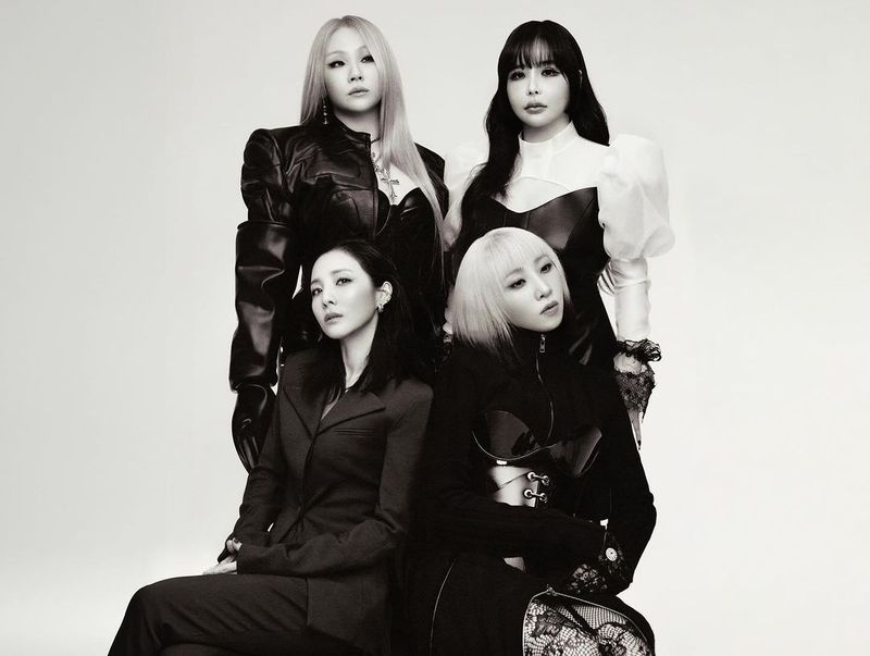 CL, Minzy, Dara, dan Bom dari 2NE1 kumpul merayakan ulang tahun debut mereka yang ke-15.