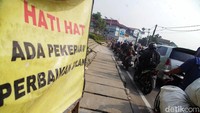 Seperti diketahui, Pemerintah Kota Tangerang Selatan melalui Dinas Sumber Daya Air, Bina Marga, dan Bina Konstruksi telah memulai proyek peninggian ruas Jalan Maruga Raya, Ciputat. Peninggian dilakukan karena jalan tersebut sering tergenang saat hujan. 