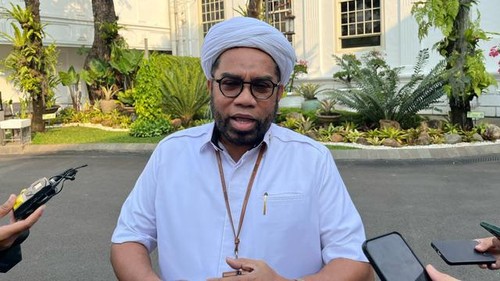 Tenaga Ahli Kantor Staf Presiden (KSP), Ali Mochtar Ngabalin, di kompleks Istana Kepresidenan, Jakarta, Rabu (17/5/2024).