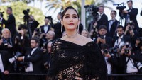 7 Gaya Seksi Araya Hargate Ratu Drama Thailand Pamer Underwear di Cannes