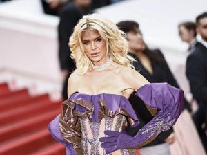 Foto: Artis Swedia Tampil Riskan Tanpa Underwear di Red Carpet Cannes 2024