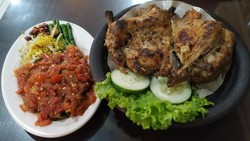 Pedas Nendang! 5 Ayam Taliwang yang Enak Buat Makan Siang
