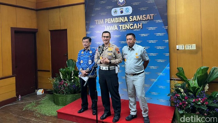 Bapenda Jateng, Polda Jateng, dan Jasa Raharja Jateng menggelar sosialisasi relaksasi pajak kendaraan.
