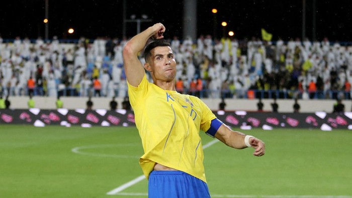 FILE PHOTO: Soccer Football - Saudi Pro League - Al Okhdood v Al Nassr - Prince Hathloul Sports City Stadium, Najran, Saudi Arabia - May 9, 2024 Al Nassrs Cristiano Ronaldo celebrates after the match REUTERS/Stringer/File Photo