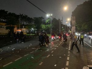 Sempat Ricuh, Demo Mahasiswa Trisakti di Belakang DPR Bubar