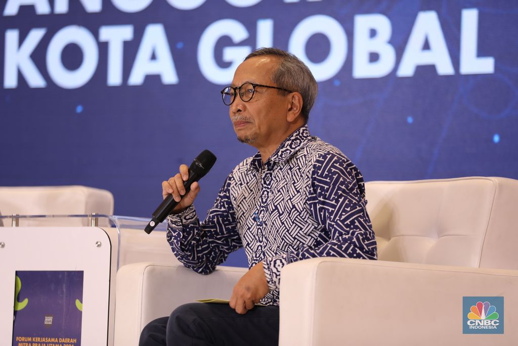 Director and Chief Knowledge Worker Ruang Waktu, Wicaksono Sarosa dalam rapat kerja Forum Kerja Sama Daerah Mitra Praja Utama 2024 di Hotel Borobudur, Jakarta, Jumat (17/5/2024). (CNBC Indonesia/Tri Susilo)