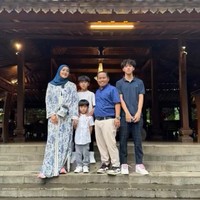 Sena merupakan anak pertama dari Narji dan Widiyanti. Ia memiliki 2 orang adik laki-laki bernama Nail Arahyadinata Mansyur dan Muhammad Faiq Ziandru Mansyur. Foto: Instagram/@diyan_narji