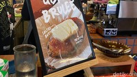 Tentunya yang paling banyak dipesan di sini ada Ubi Brulee yang viral dan merajai FYP di TikTok. Foto: detikFood